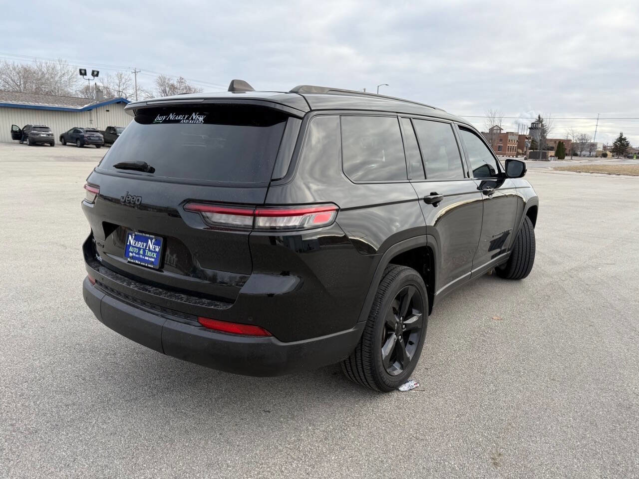 Used 2022 Jeep Grand Cherokee L Laredo image 4