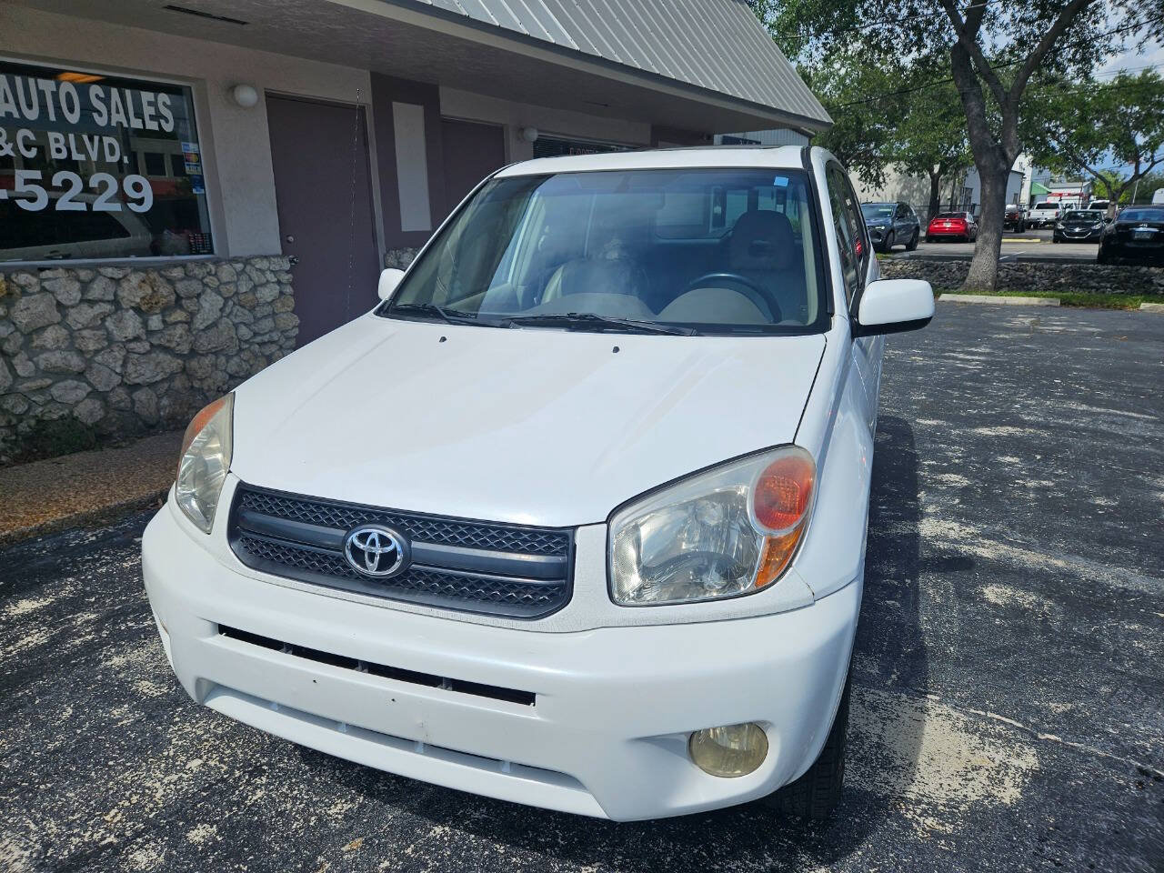 Used 2005 Toyota RAV4 2WD image 3