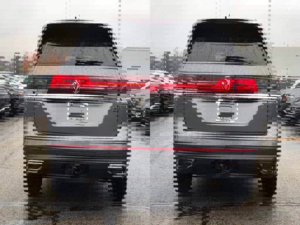 Used 2025 Volkswagen Atlas SEL image 6