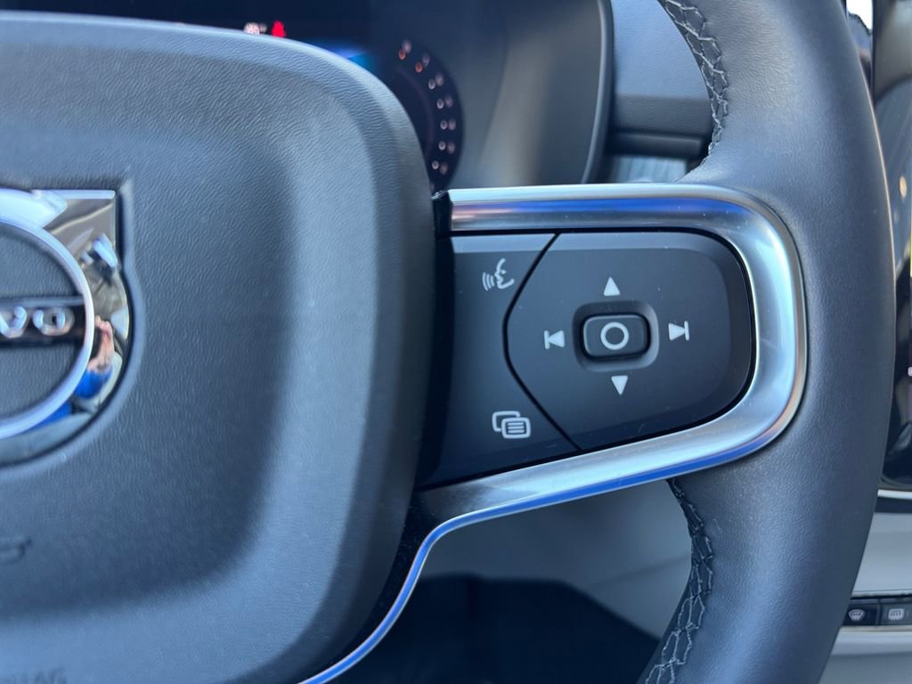 Certified 2024 Volvo XC40 B5 Plus w/ Protection Package Premier AWD/4WD image 16