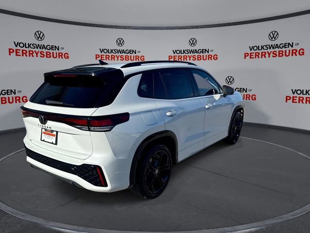 New 2026 Volkswagen Tiguan SE R-Line FWD image 8