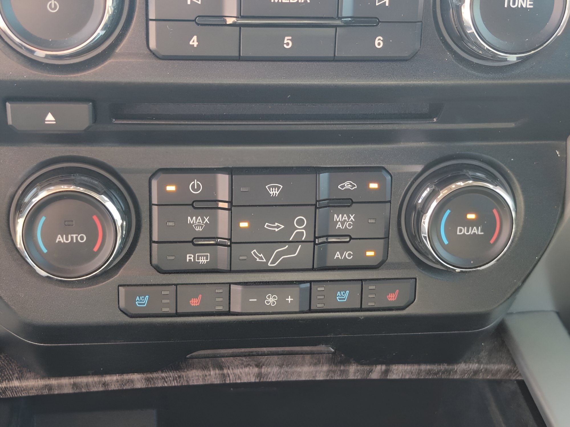 Used 2017 Ford F350 Lariat w/ Lariat Ultimate Package AWD/4WD image 24