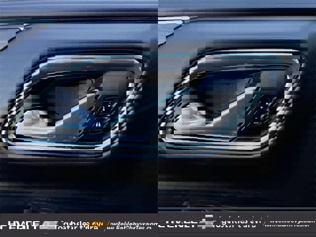 Used 2023 Chevrolet Suburban Premier image 25