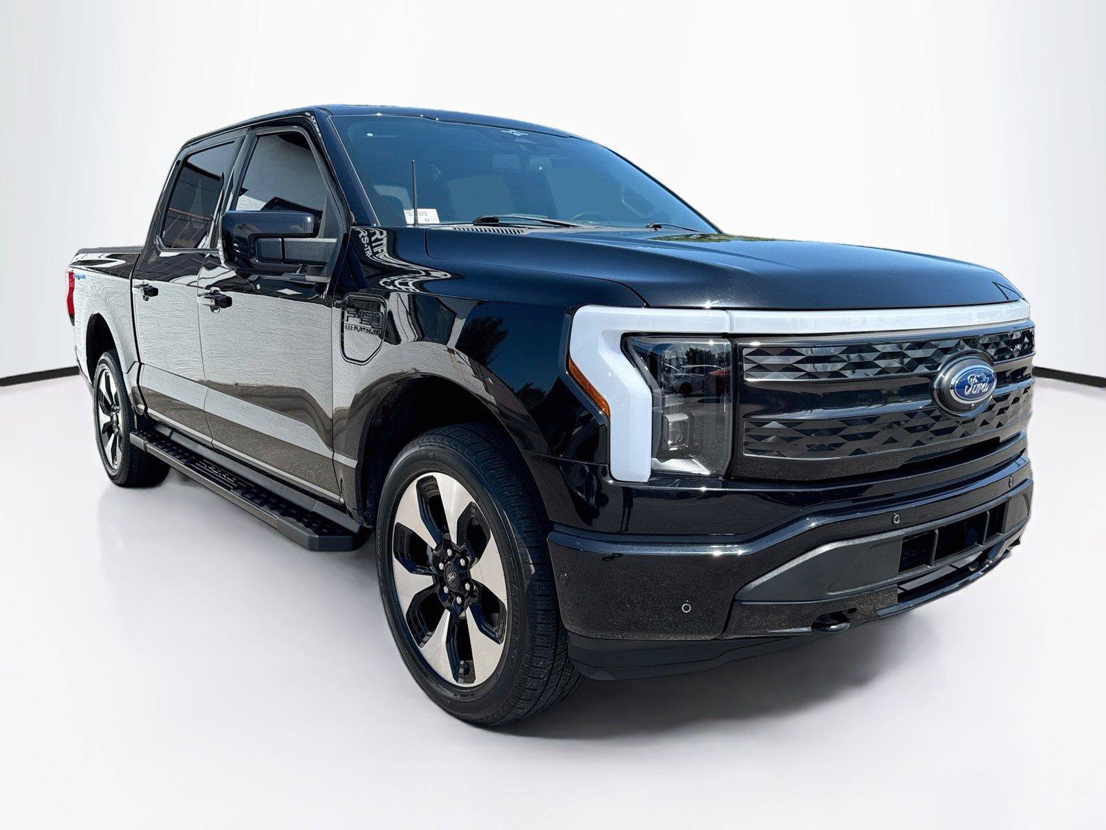 Used 2023 Ford F150 Lightning Platinum AWD/4WD image 7