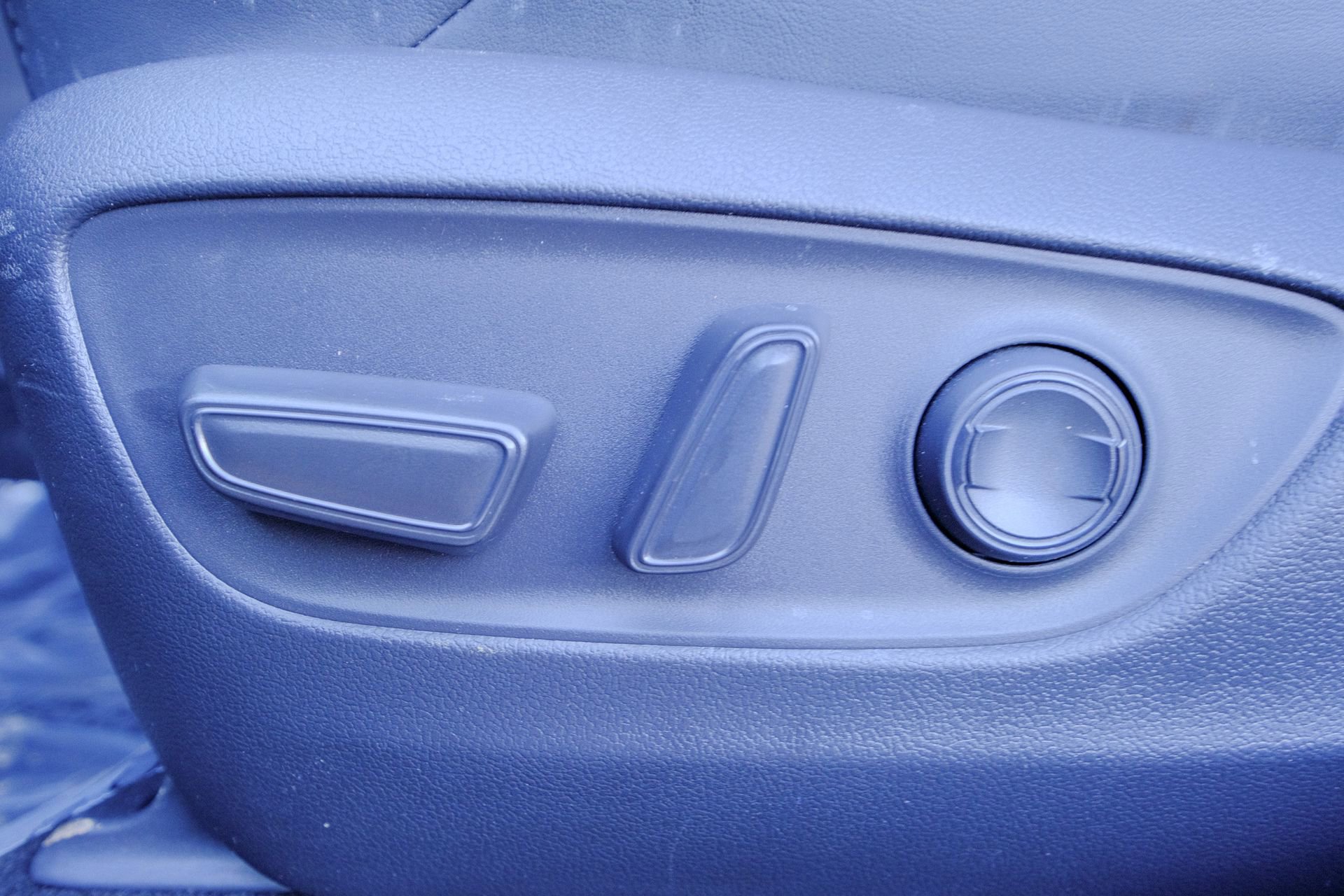 Used 2023 Toyota Venza XLE image 40