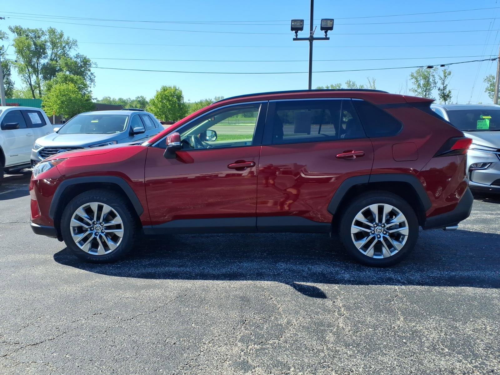Used 2021 Toyota RAV4 XLE Premium AWD/4WD image 5