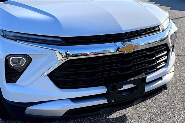 Used 2024 Chevrolet TrailBlazer LT image 32