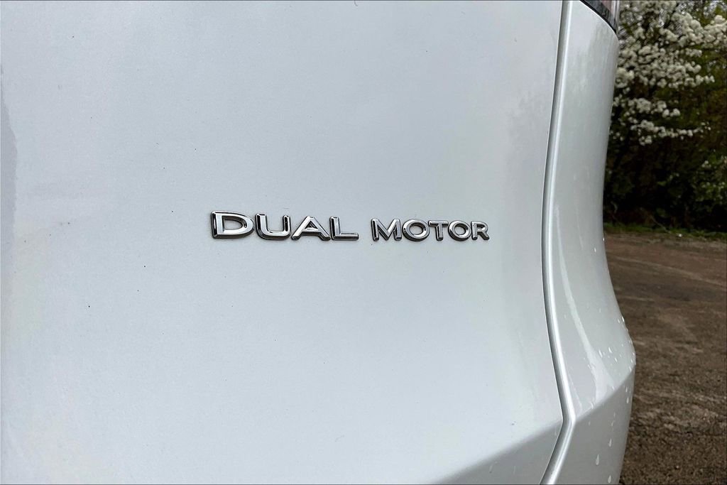 Used 2022 Tesla Model Y Long Range image 23