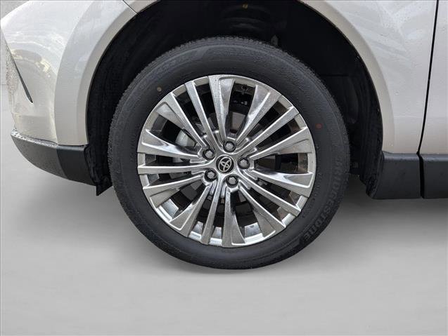 Certified 2023 Toyota Venza XLE image 21