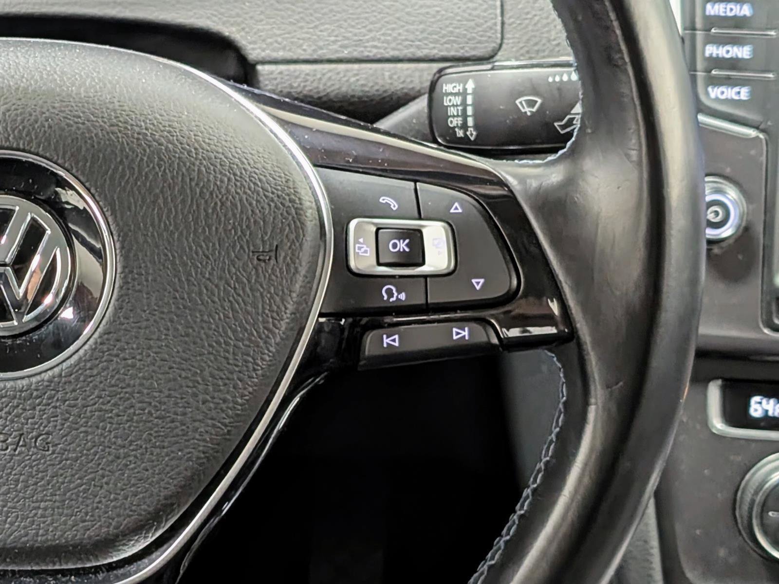 Used 2016 Volkswagen e-Golf SEL Premium w/ Driver Assistance Package FWD image 32