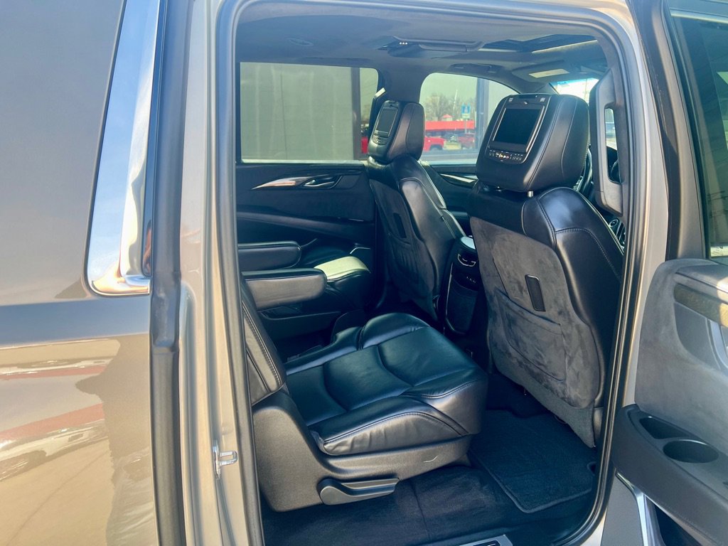 Used 2017 Cadillac Escalade ESV Platinum image 18
