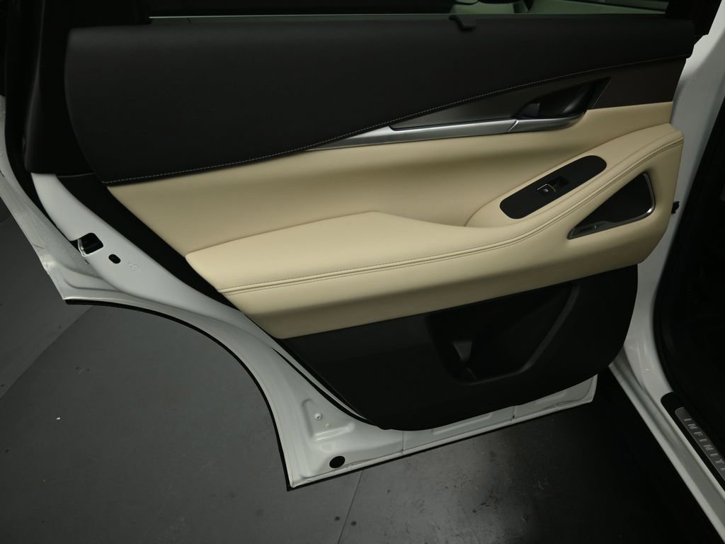 Certified 2025 INFINITI QX60 Luxe image 22