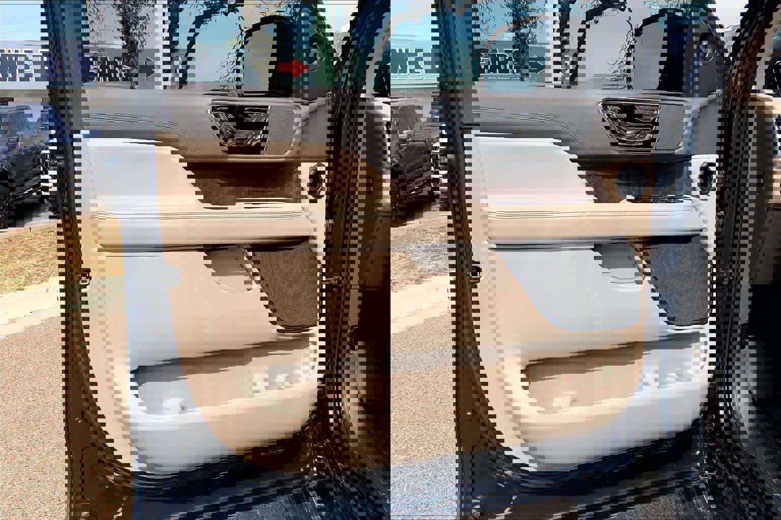 Certified 2024 Lincoln Navigator L Reserve image 21