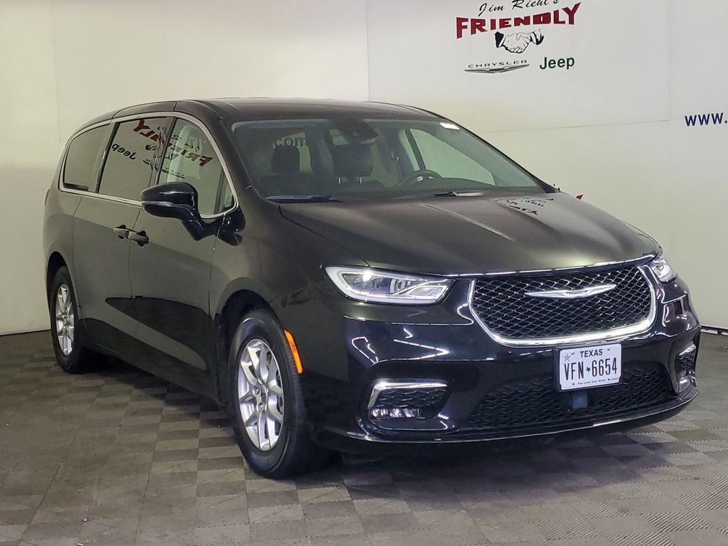Used 2024 Chrysler Pacifica Touring-L FWD image 2