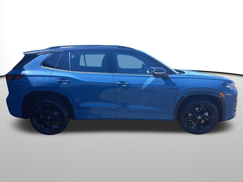 New 2025 Volkswagen Tiguan SE R-Line image 4