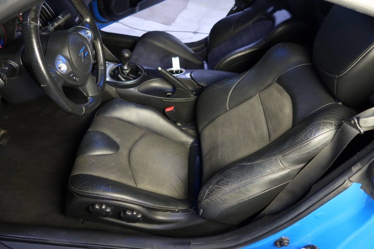 Used 2009 Nissan 370Z Touring w/ Sport Pkg image 16
