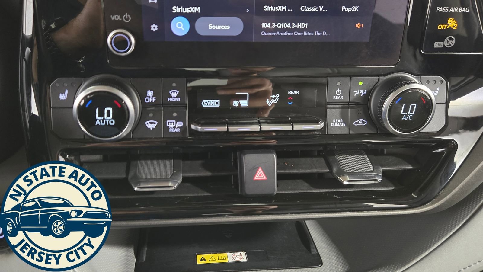 Used 2023 Toyota Highlander XLE AWD/4WD image 16