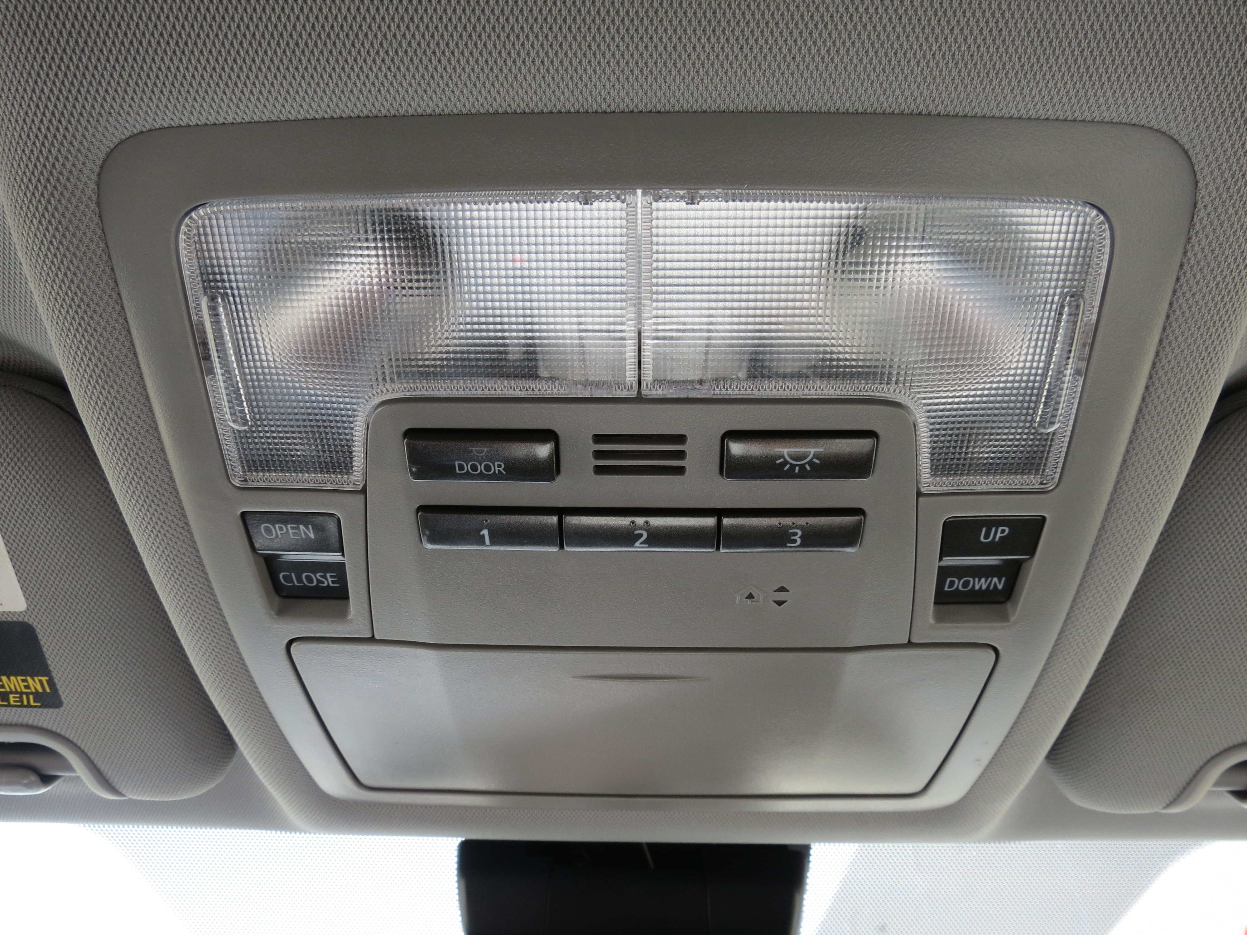 Used 2019 Toyota Highlander XLE FWD image 24