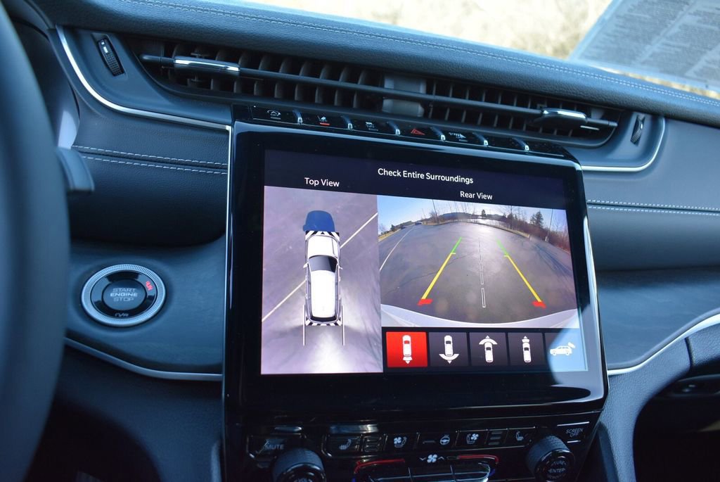 Certified 2025 Jeep Grand Cherokee Limited w/ Luxury Tech Group II image 25