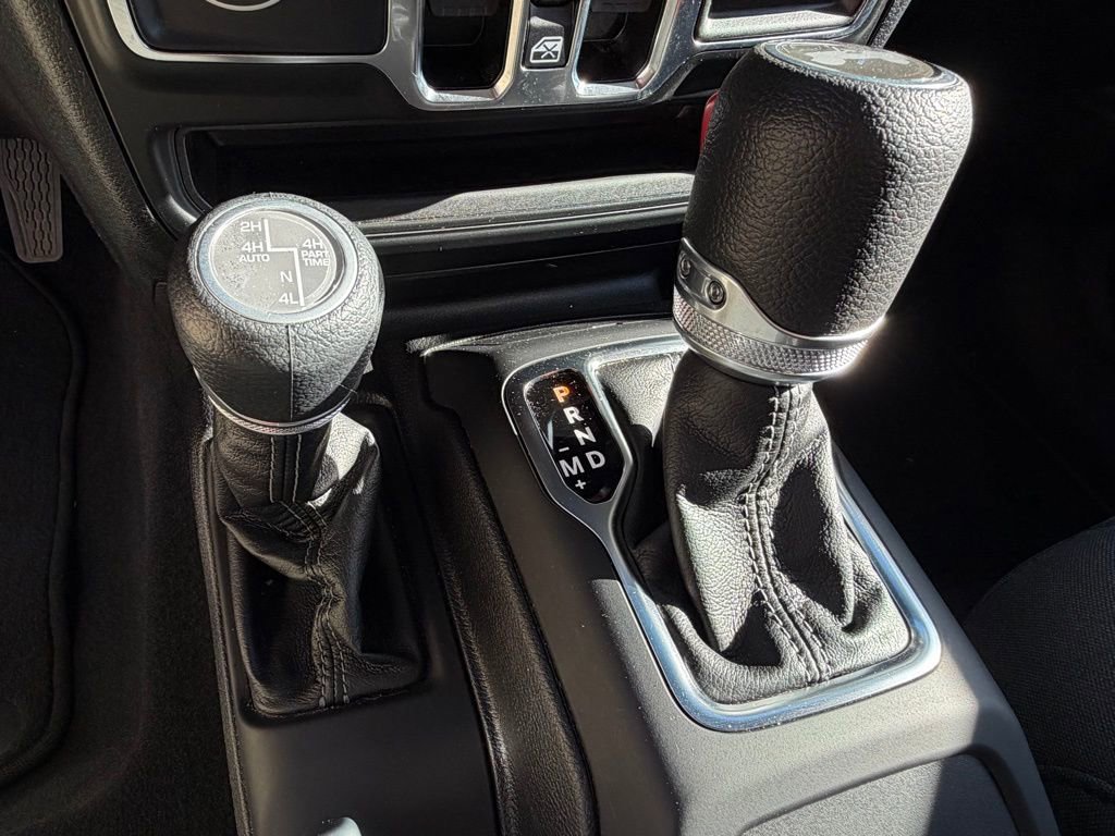 Certified 2025 Jeep Wrangler Unlimited Sahara w/ Safety Group image 28