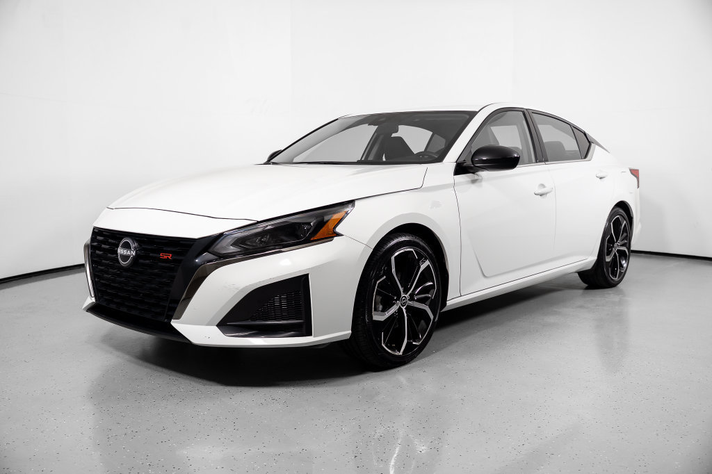 Used 2024 Nissan Altima 2.5 SR FWD image 16