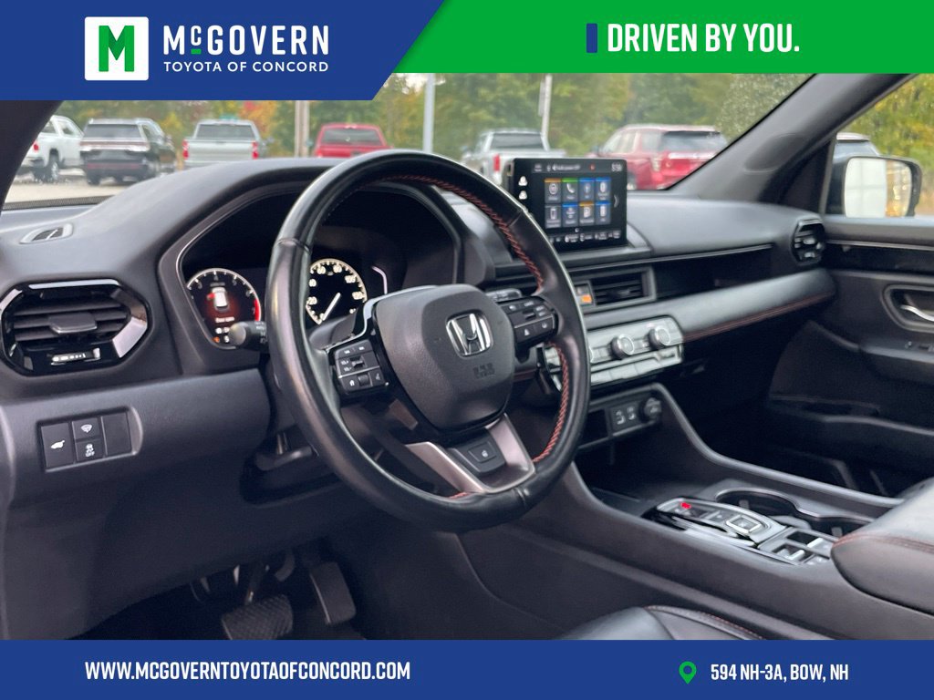 Used 2025 Honda Pilot TrailSport image 13