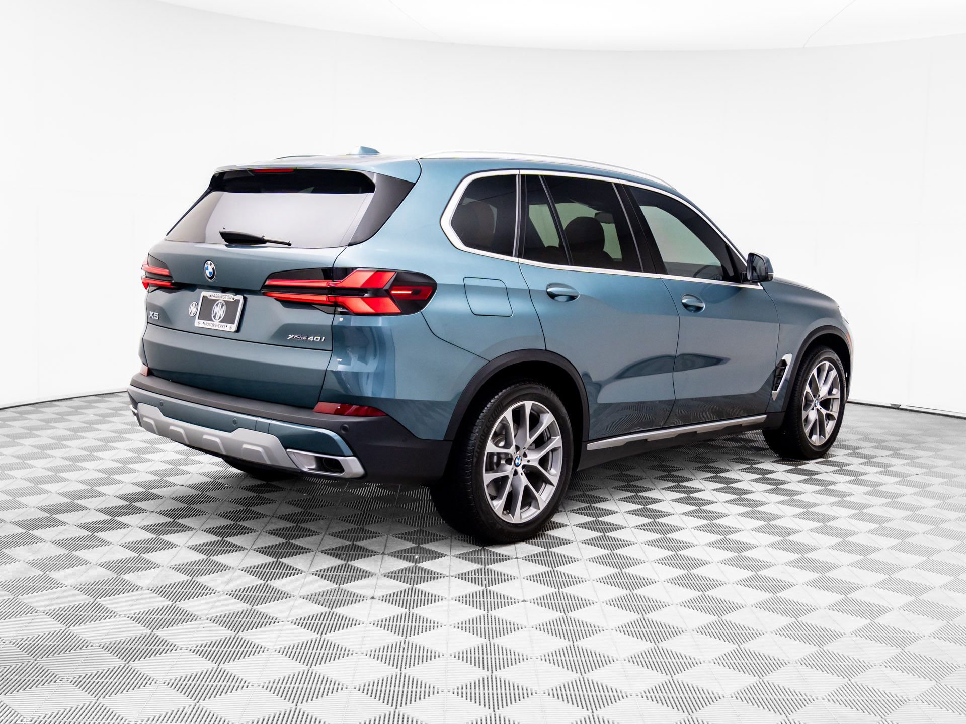 Used 2024 BMW X5 xDrive40i w/ Parking Assistance Package image 5