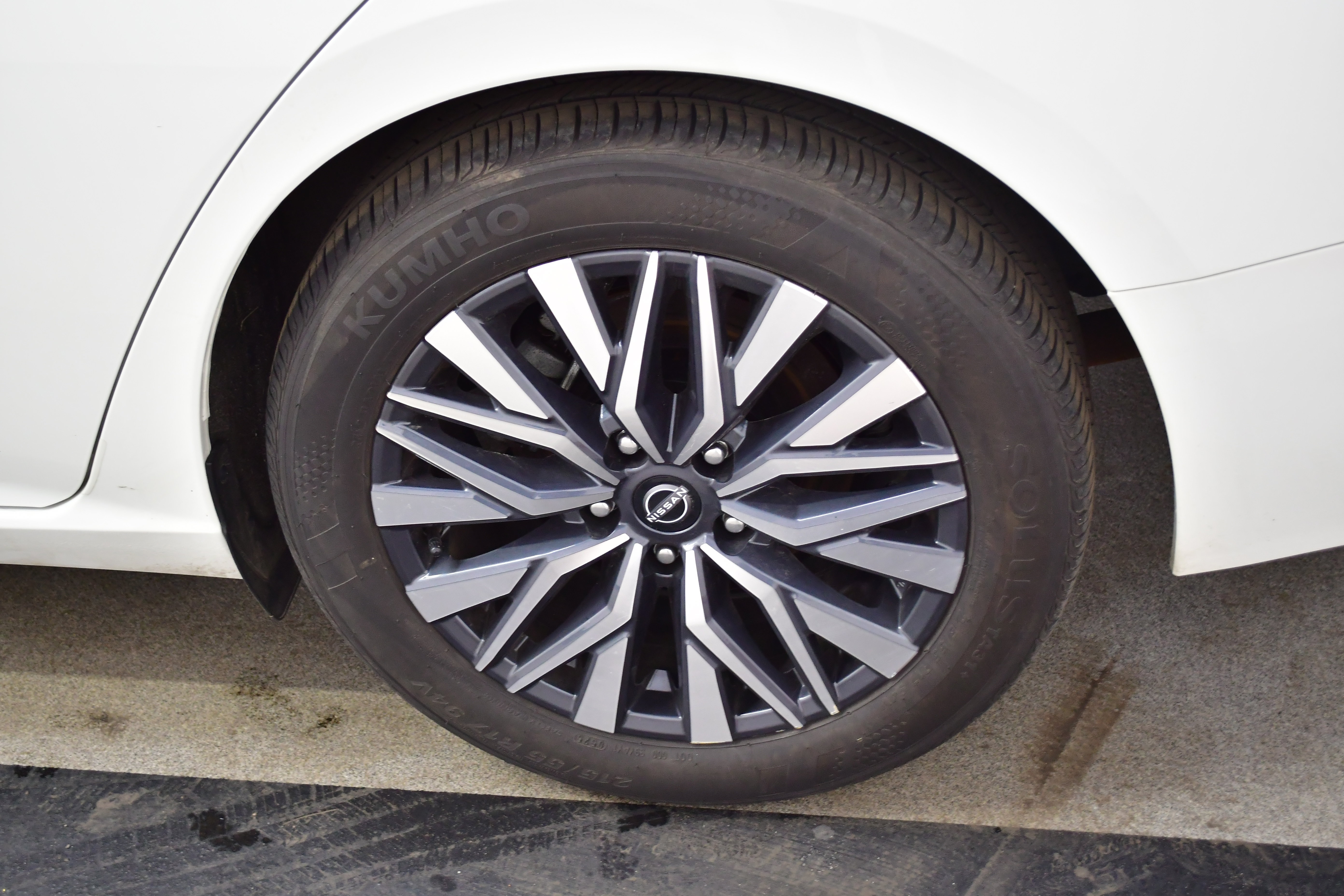 Used 2025 Nissan Altima 2.5 SV image 32