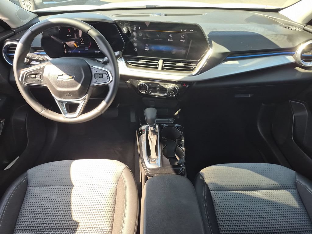 Used 2025 Chevrolet Trax LT w/ LT Convenience Package FWD image 26