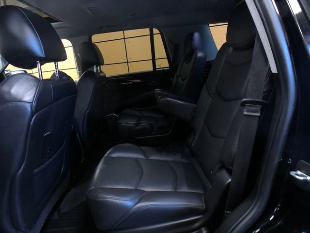 Used 2020 Cadillac Escalade Luxury w/ Escalade Sport Edition image 22