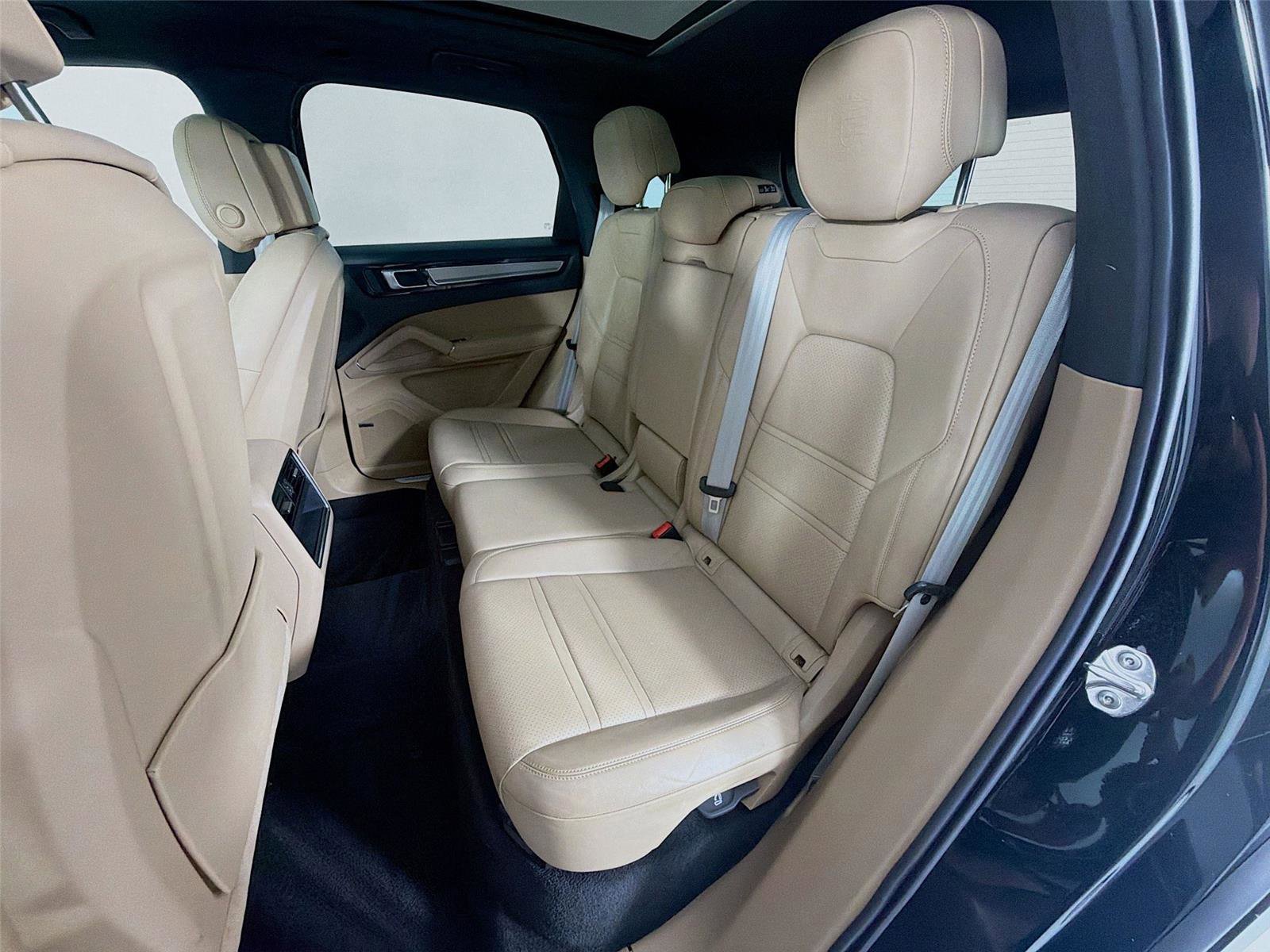 Certified 2023 Porsche Cayenne Platinum Edition AWD/4WD image 21