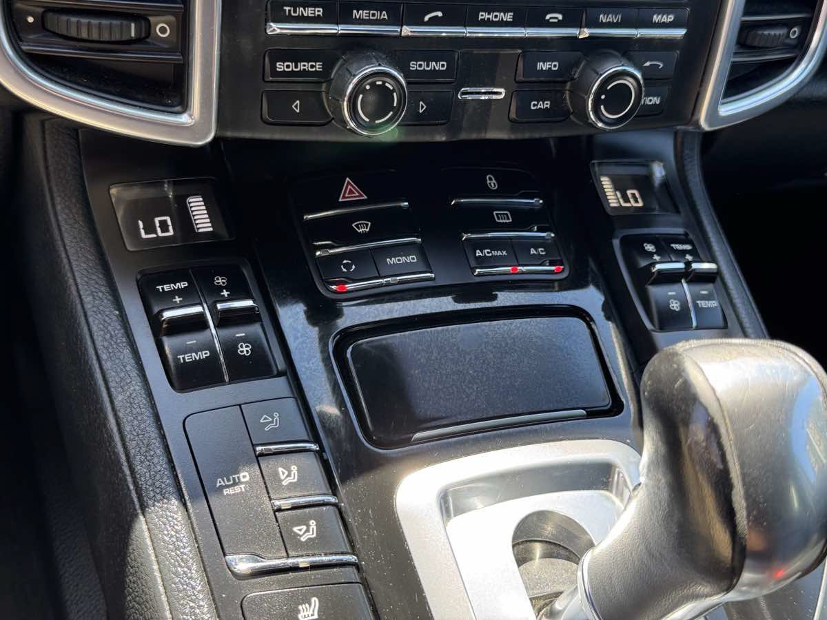 Used 2013 Porsche Cayenne Diesel AWD/4WD image 33