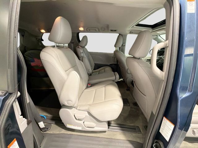 Used 2018 Toyota Sienna XLE FWD image 22