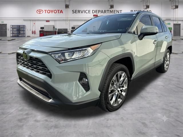 Used 2020 Toyota RAV4 XLE Premium FWD image 4