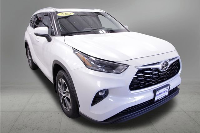Used 2022 Toyota Highlander XLE AWD/4WD image 8
