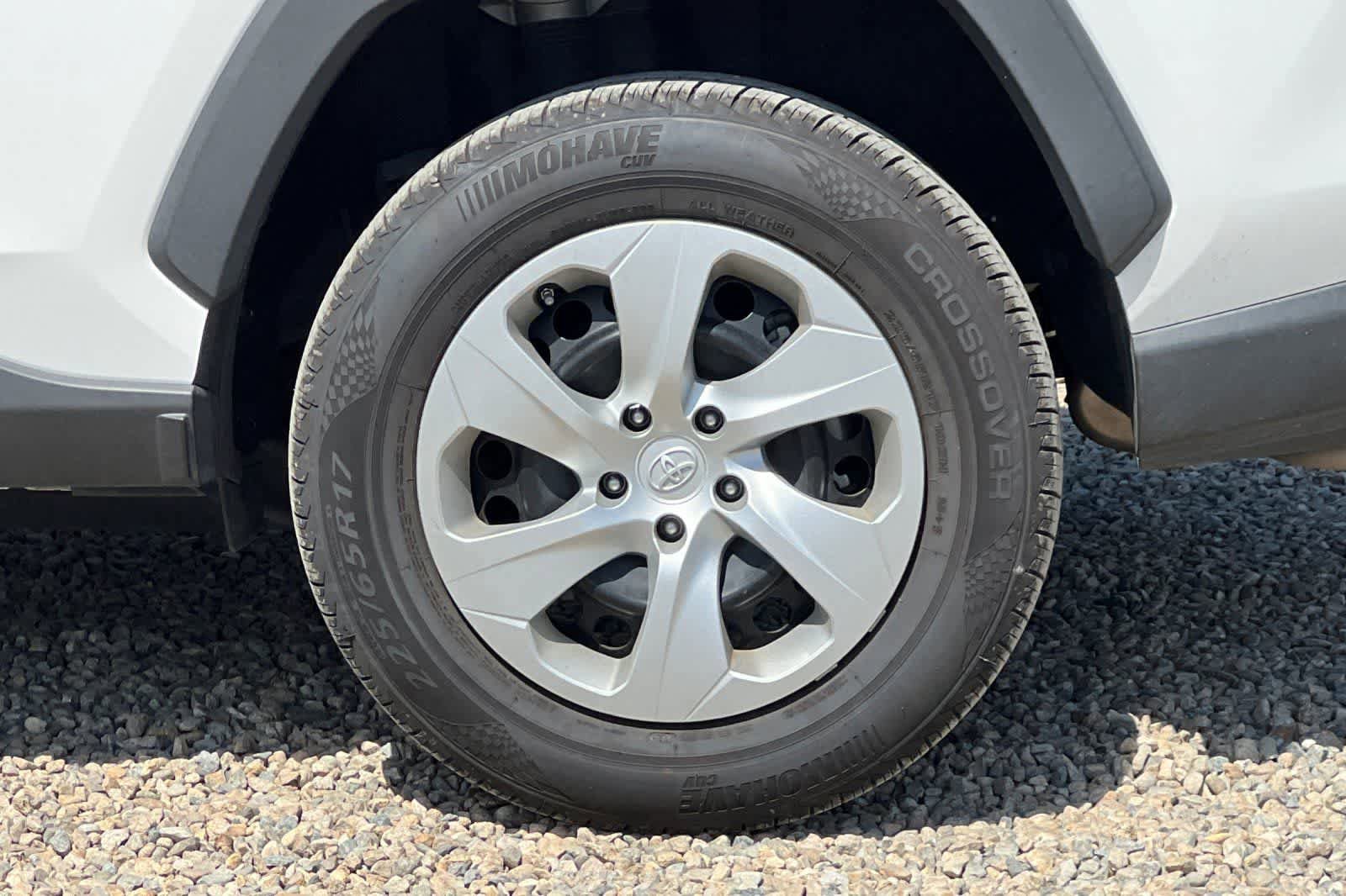Used 2019 Toyota RAV4 LE FWD image 12