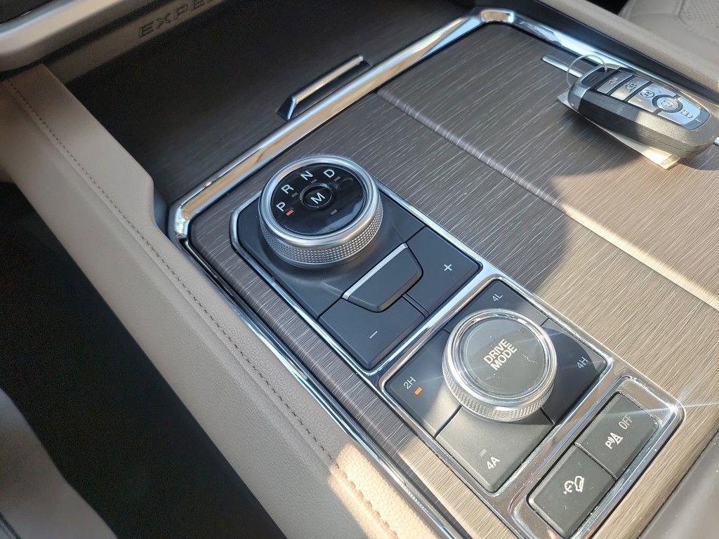 Used 2023 Ford Expedition Limited image 27