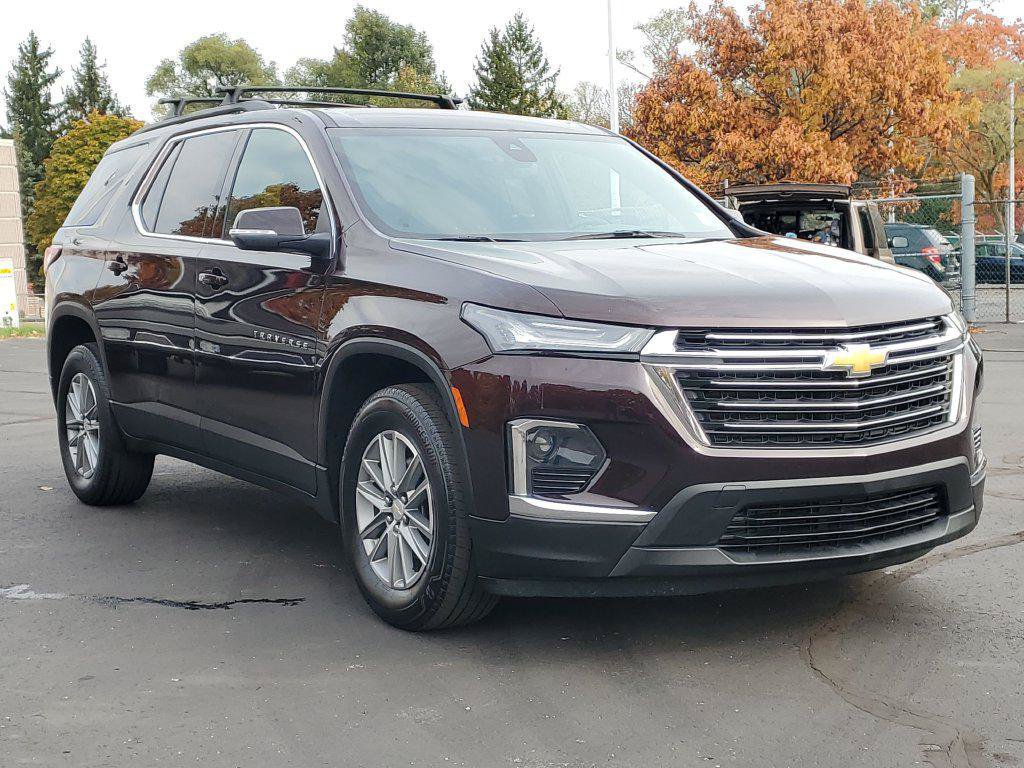 Used 2023 Chevrolet Traverse LT FWD image 2
