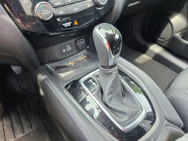 Used 2018 Nissan Rogue SL FWD image 17