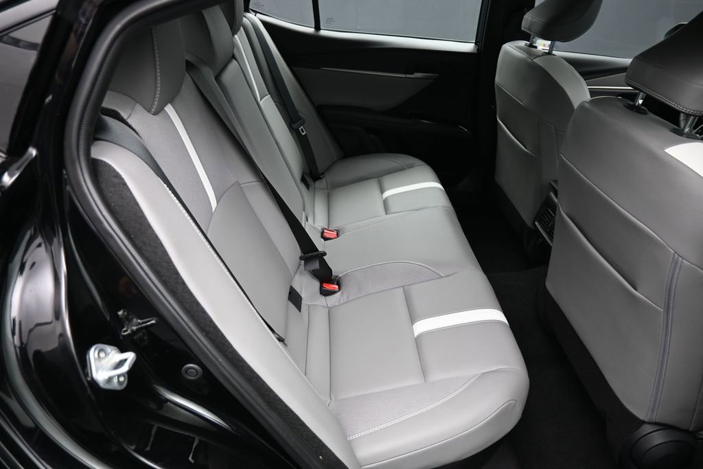 Used 2025 Toyota Camry SE w/ Convenience Package FWD image 24