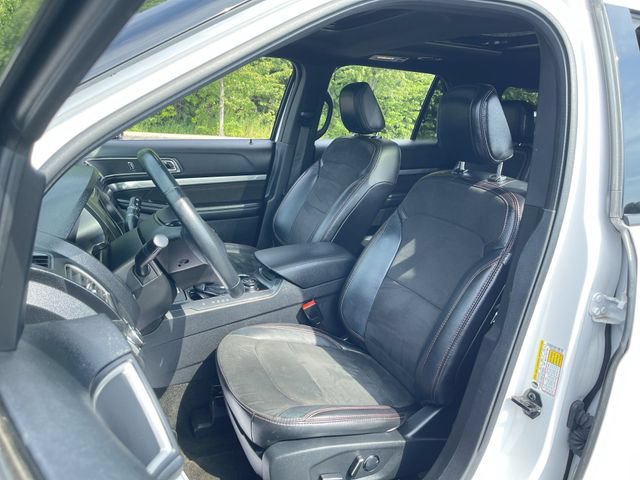 Used 2018 Ford Explorer XLT w/ Equipment Group 202A AWD/4WD image 20