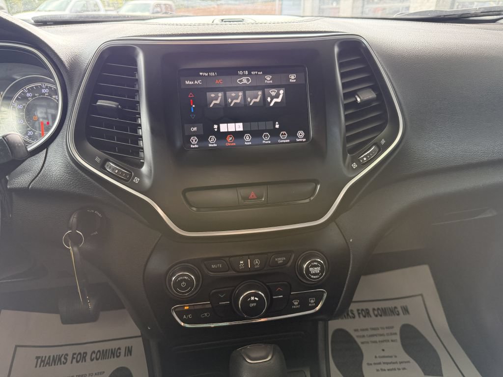 Used 2019 Jeep Cherokee Latitude w/ Popular Appearance Group FWD image 16