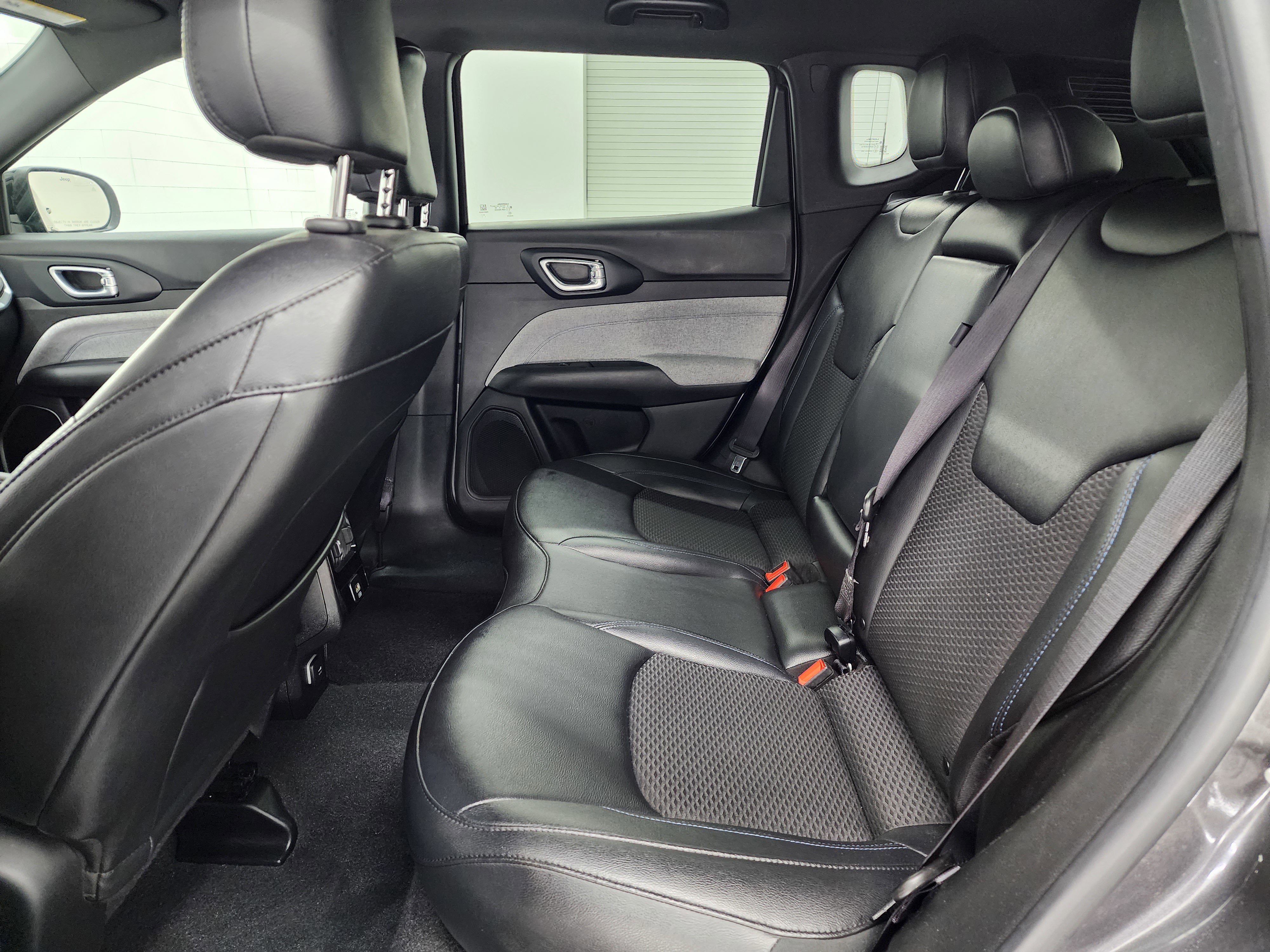 Used 2024 Jeep Compass Latitude image 9