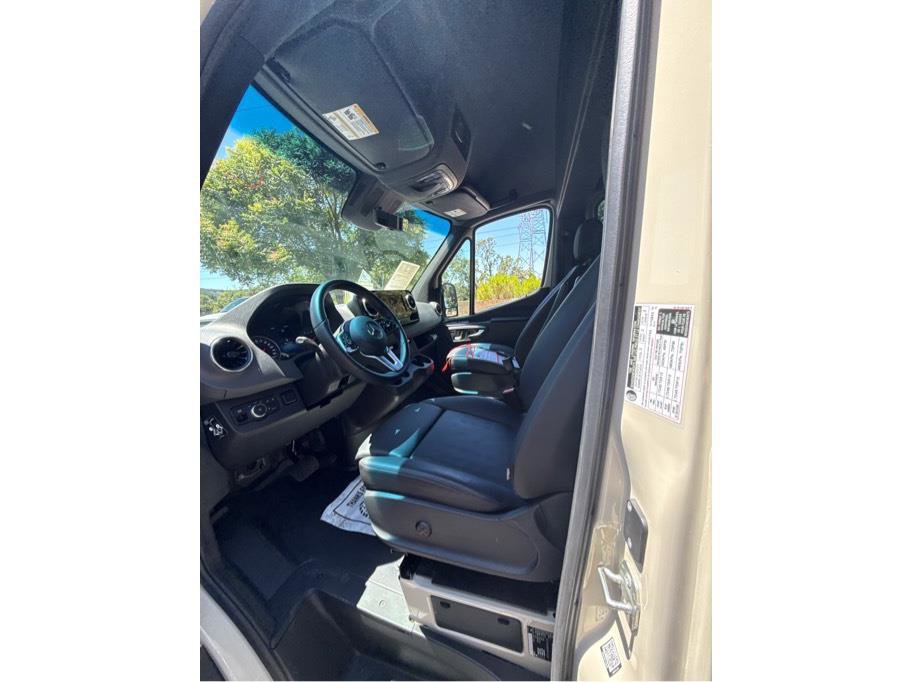 Used 2024 Mercedes-Benz Sprinter 2500 image 11