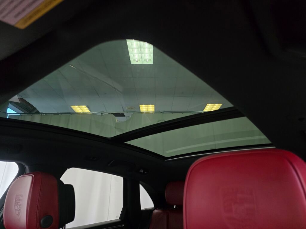 Certified 2024 Porsche Macan image 49