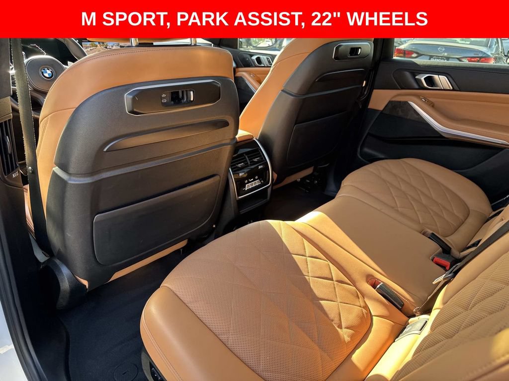 Used 2023 BMW X7 xDrive40i w/ M Sport Package AWD/4WD image 11
