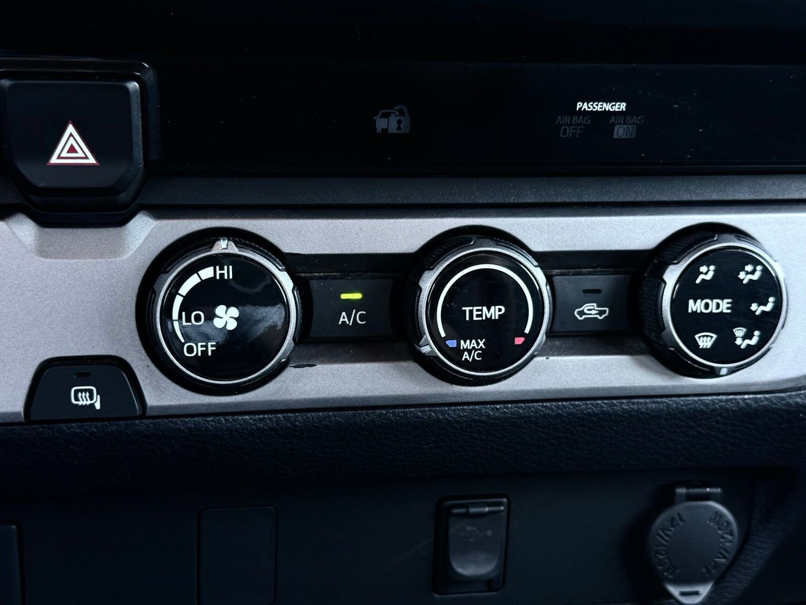 Used 2017 Toyota Tacoma SR image 29