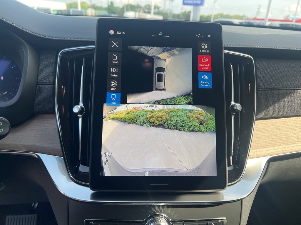 New 2026 Volvo XC90 B6 Plus w/ Protection Package Premier image 23