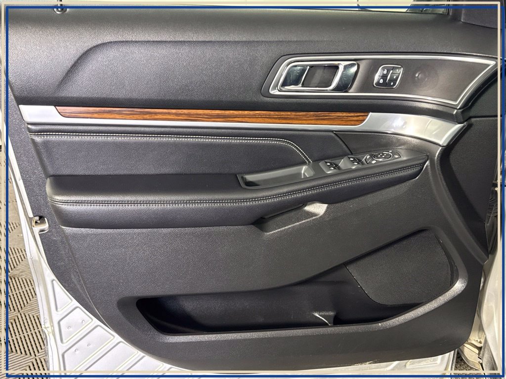 Used 2017 Ford Explorer Limited AWD/4WD image 30