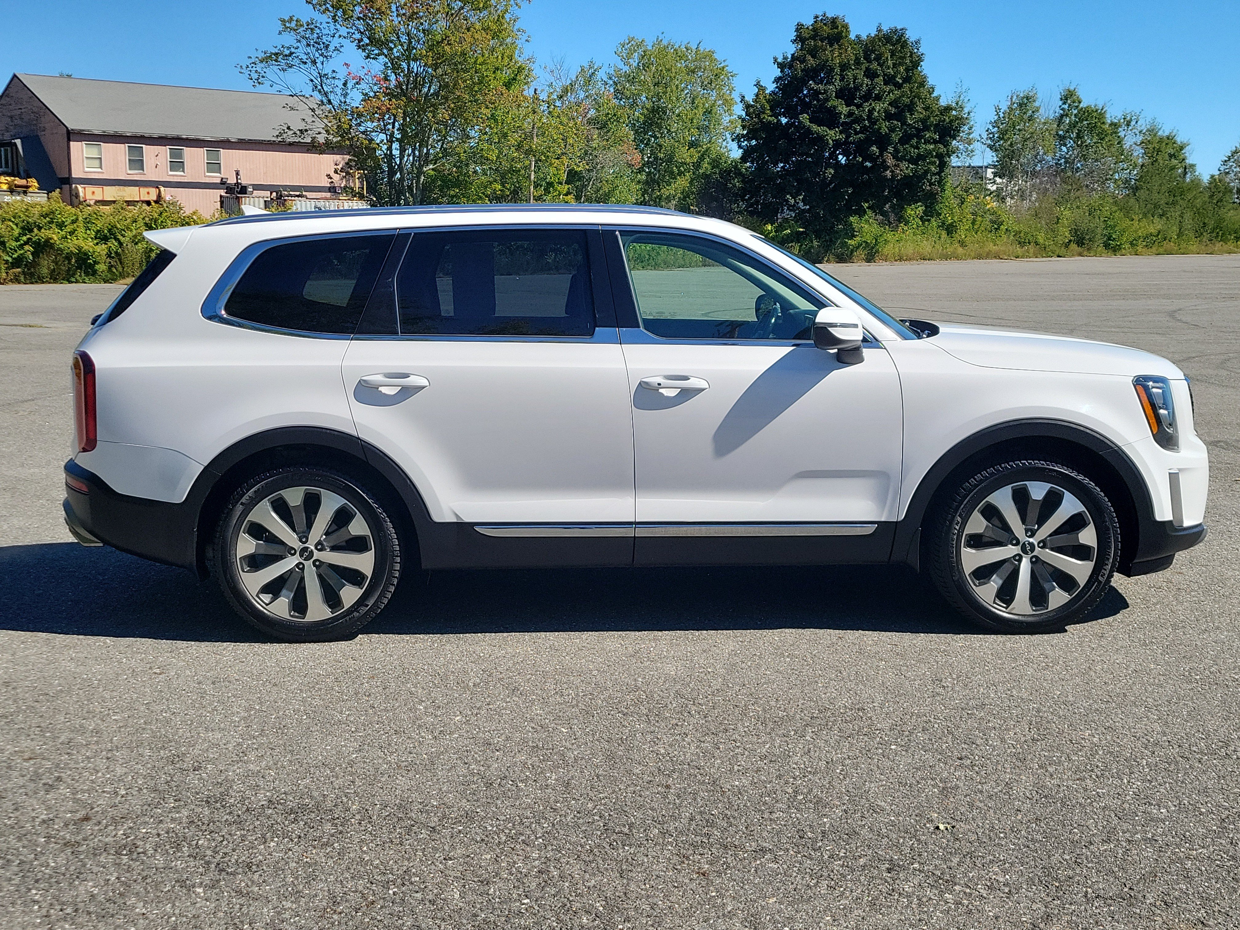 Used 2022 Kia Telluride EX w/ EX Premium Package AWD/4WD image 4